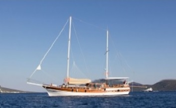 motor-sailer-hera-crewed-charter-greece