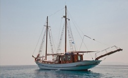 motor-sailer-Eleutheria-crewed-charter-greece